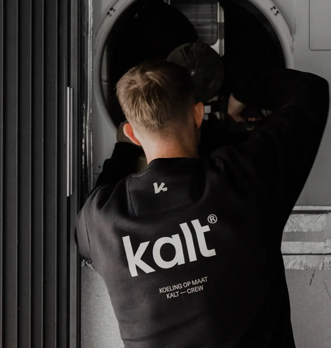 KALT technici voeren onderhoud uit aan een koelinstallatie in Knokke-Heist